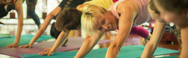 Re-conecta con tu niño interior con Rainbow Yoga - RainbowYogaTraining